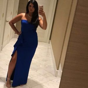 Beautiful Adrianna PAPELL Gown worn once size 6